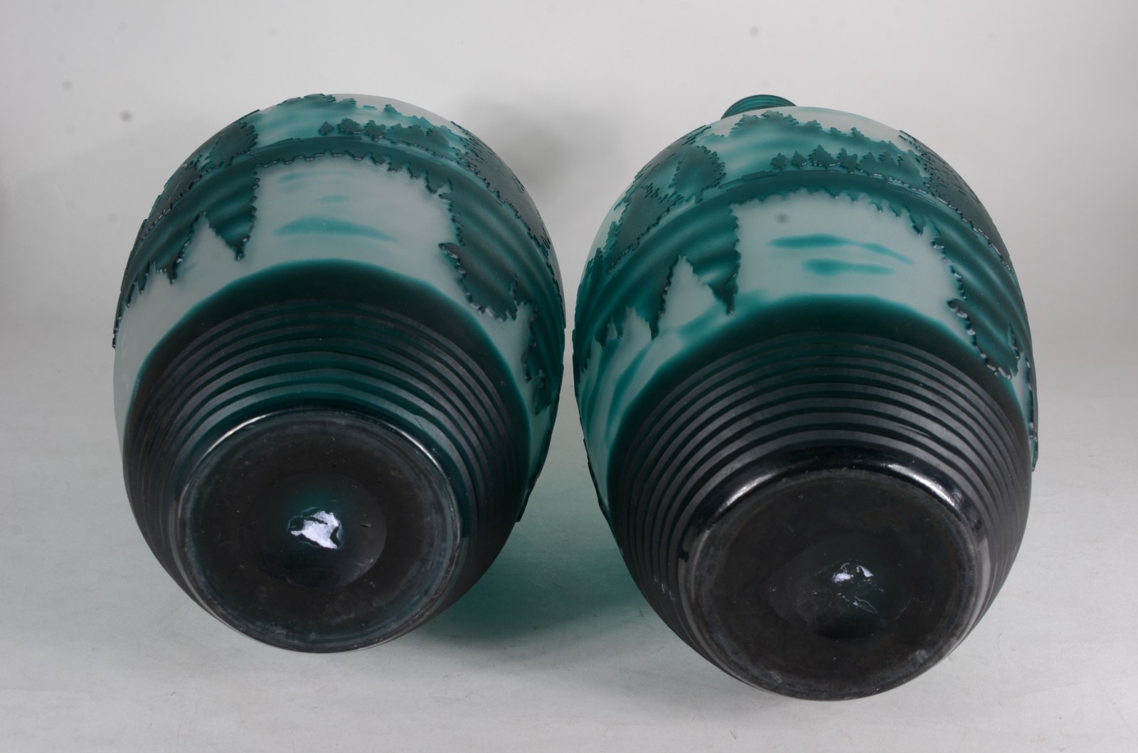 Par de vasos de vidro decorativo com paisagem em tom de verde. - foto 6 de 6