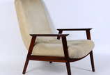 Cadeira de madeira nobre, fabricação "GELLI",  ... - Cadeira de madeira nobre, fabricação "GELLI",  anos 60 , forração com tecido na cor bege.