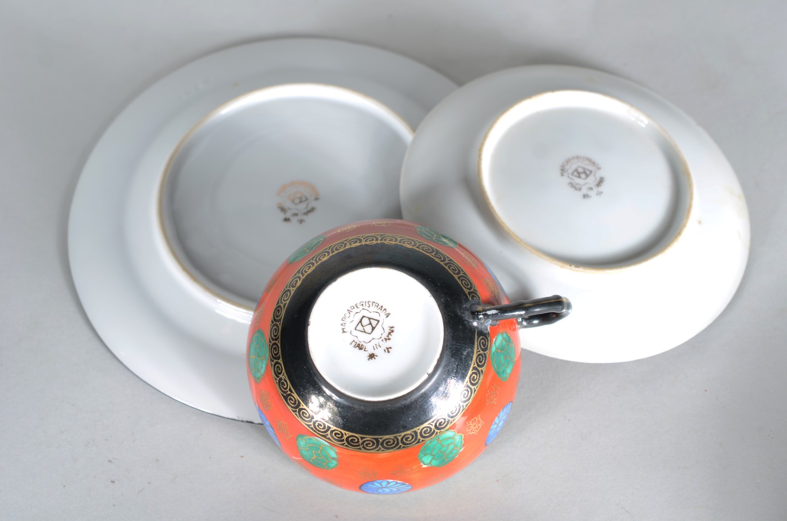 Conjunto com 5 xícaras com pires e prato para bolo de porcelana... - foto 3 de 5