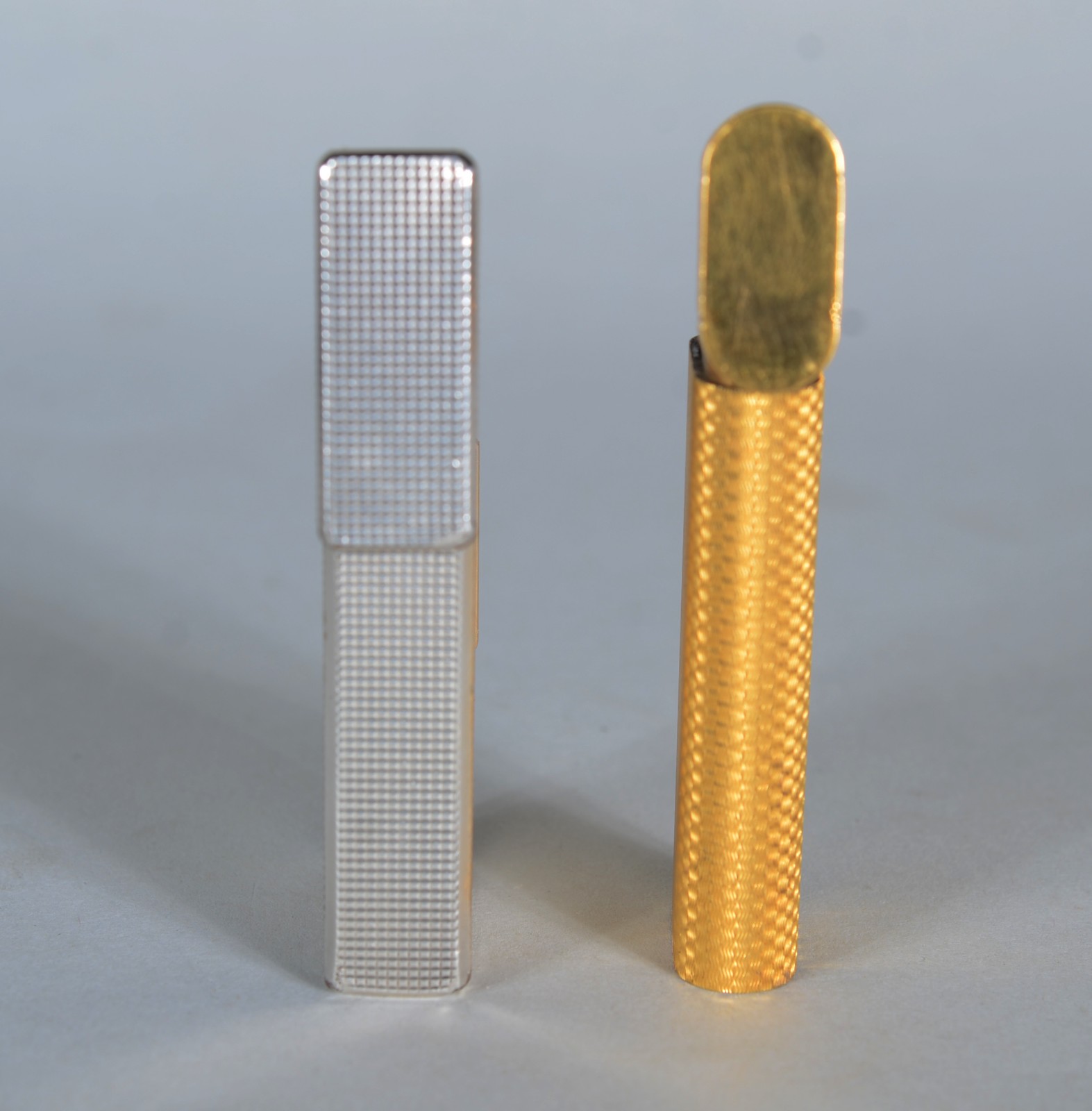 Dois isqueiros, sendo: Cartier em Plaque D'or e Dupont. - foto 5 de 9