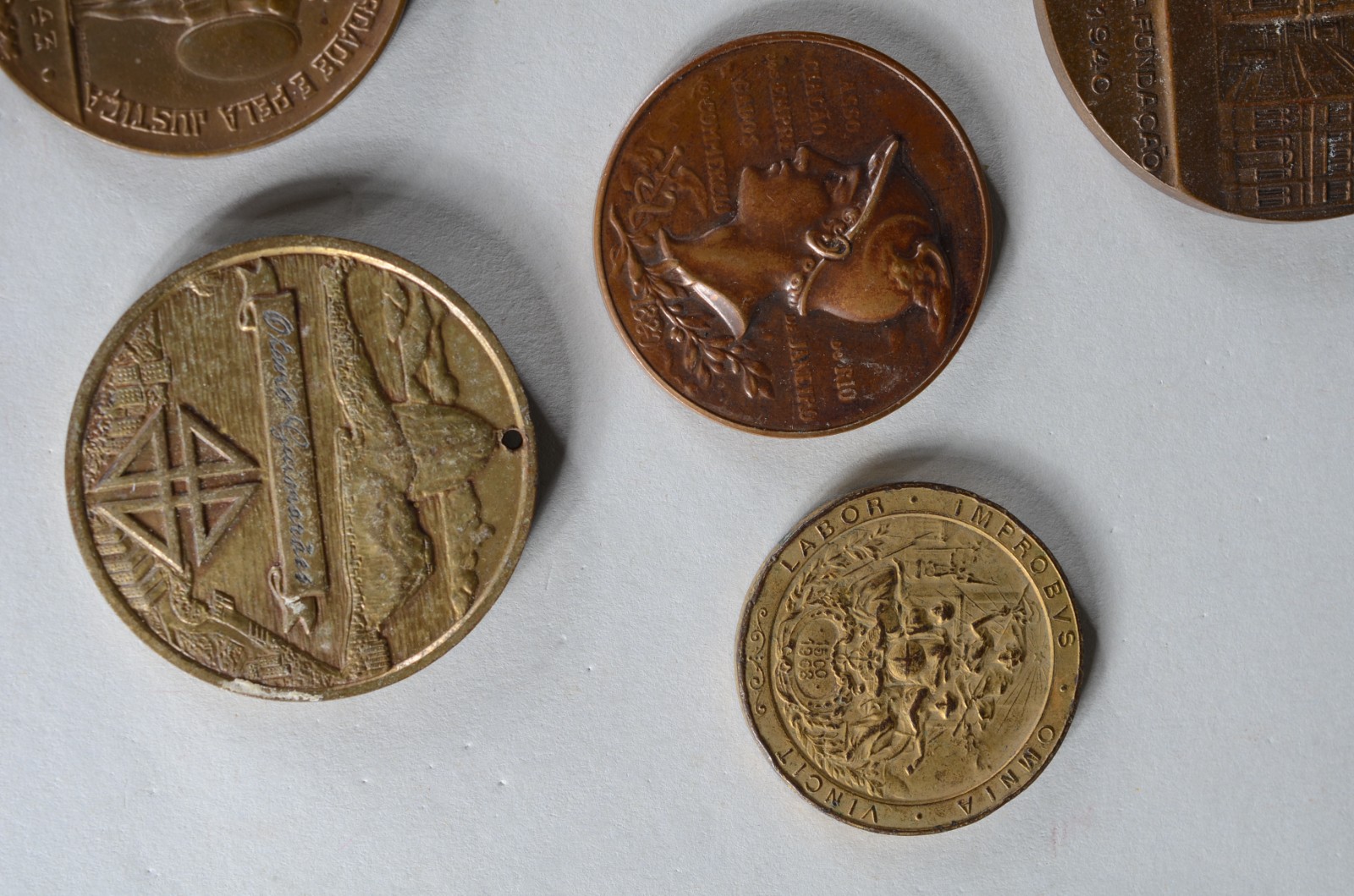 Conjunto com 9 medalhas diversas de bronze. - foto 6 de 10