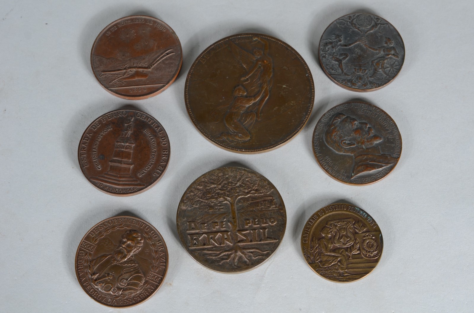 Conjunto com 8 medalhas diversas de bronze. - foto 1 de 10