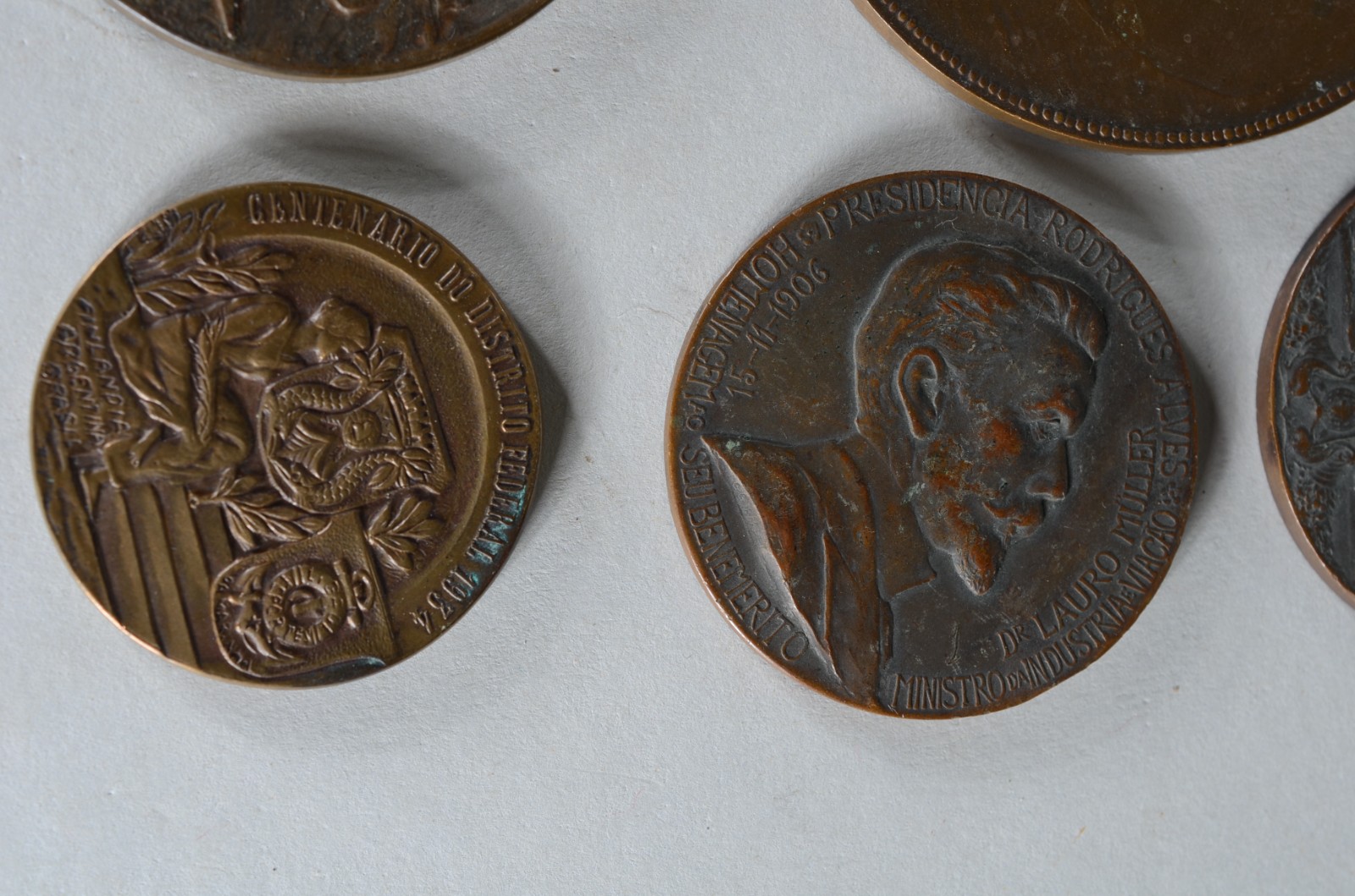 Conjunto com 8 medalhas diversas de bronze. - foto 3 de 10