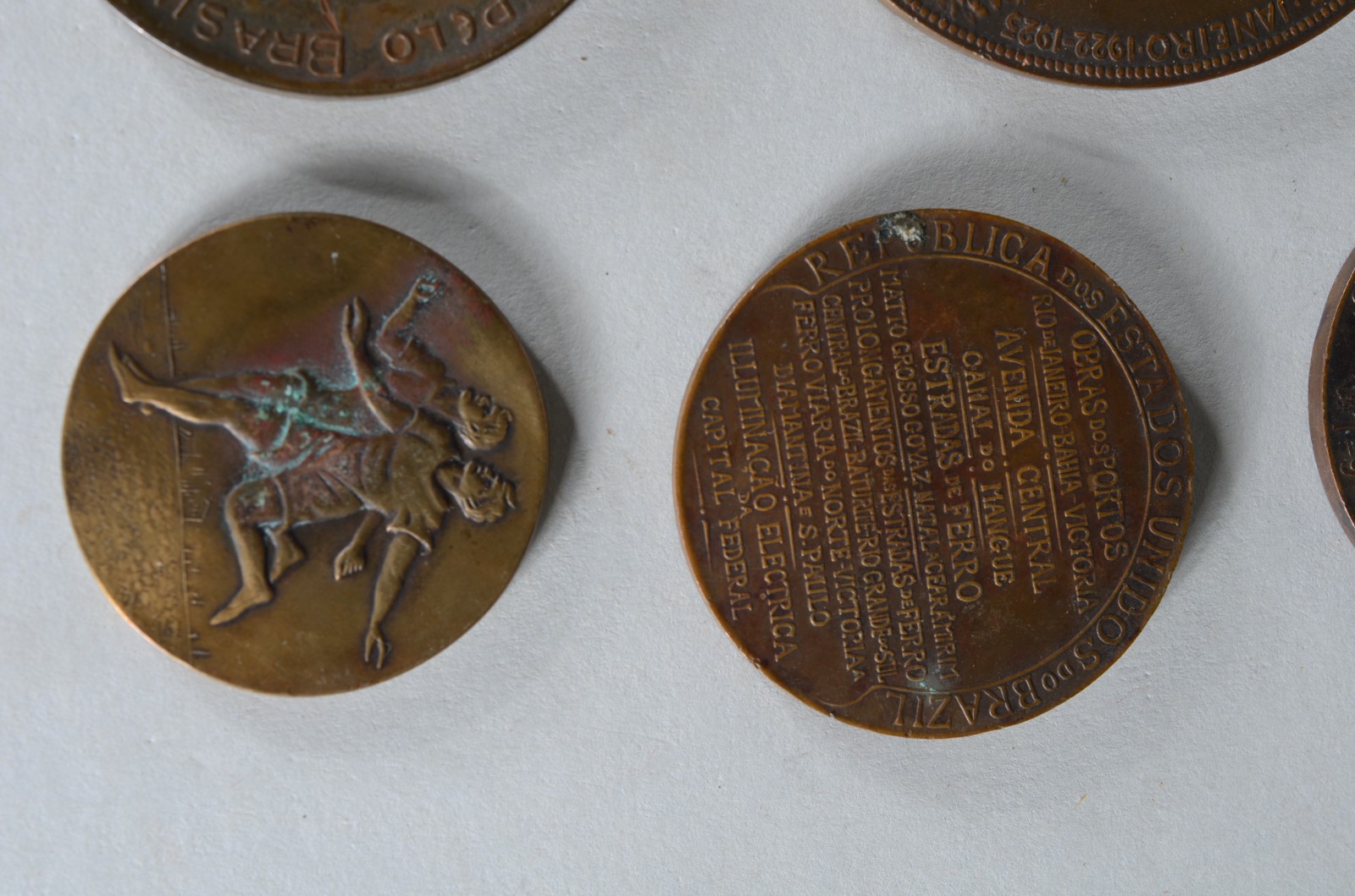 Conjunto com 8 medalhas diversas de bronze. - foto 5 de 10
