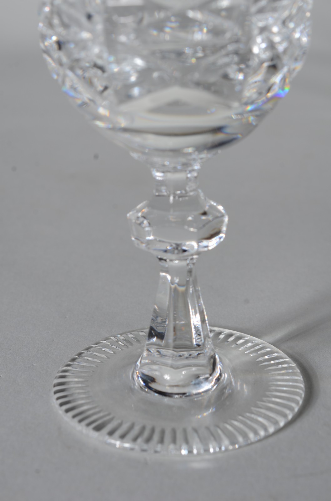 Serviço de cristal ricamente lapidado, composto de: 12 flutes, 12... - foto 4 de 5