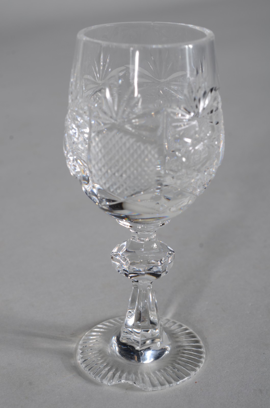 Serviço de cristal ricamente lapidado, composto de: 12 flutes, 12... - foto 5 de 5