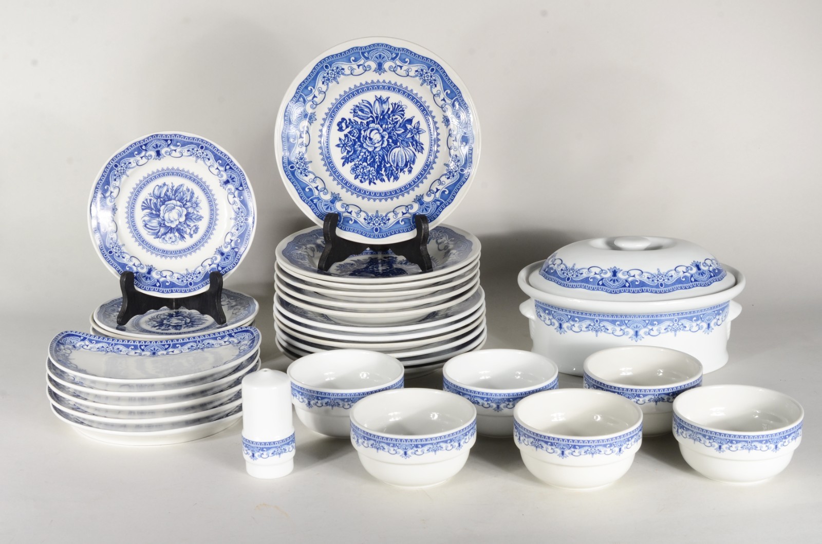 Serviço de jantar de porcelana portuguesa SP Coimbra, decoração... - foto 1 de 10