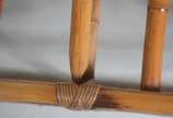 Sofá para 2 lugares com estrutura em "bambú" e ... - Sofá para 2 lugares com estrutura em "bambú" e almofadas soltas. Pequenas manchas.