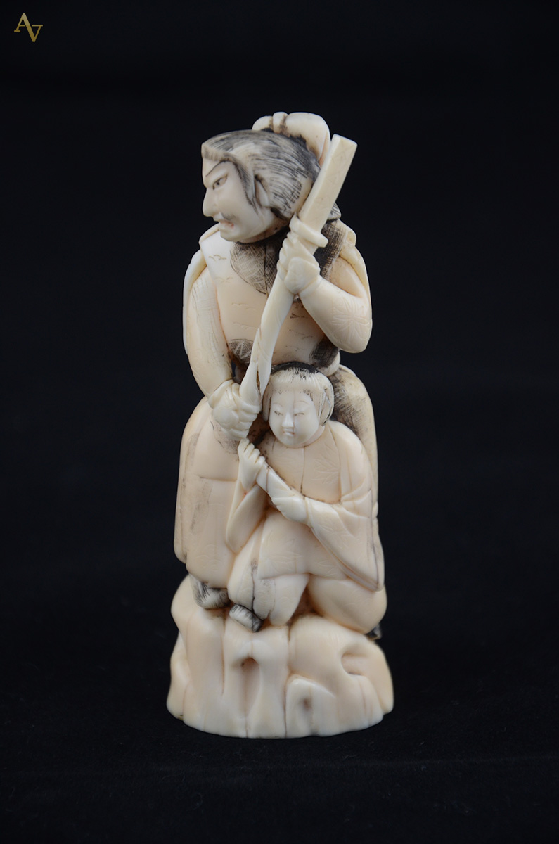 Escultura de marfim, séc. XIX representando figuras. Acompanha... - foto 1 de 2