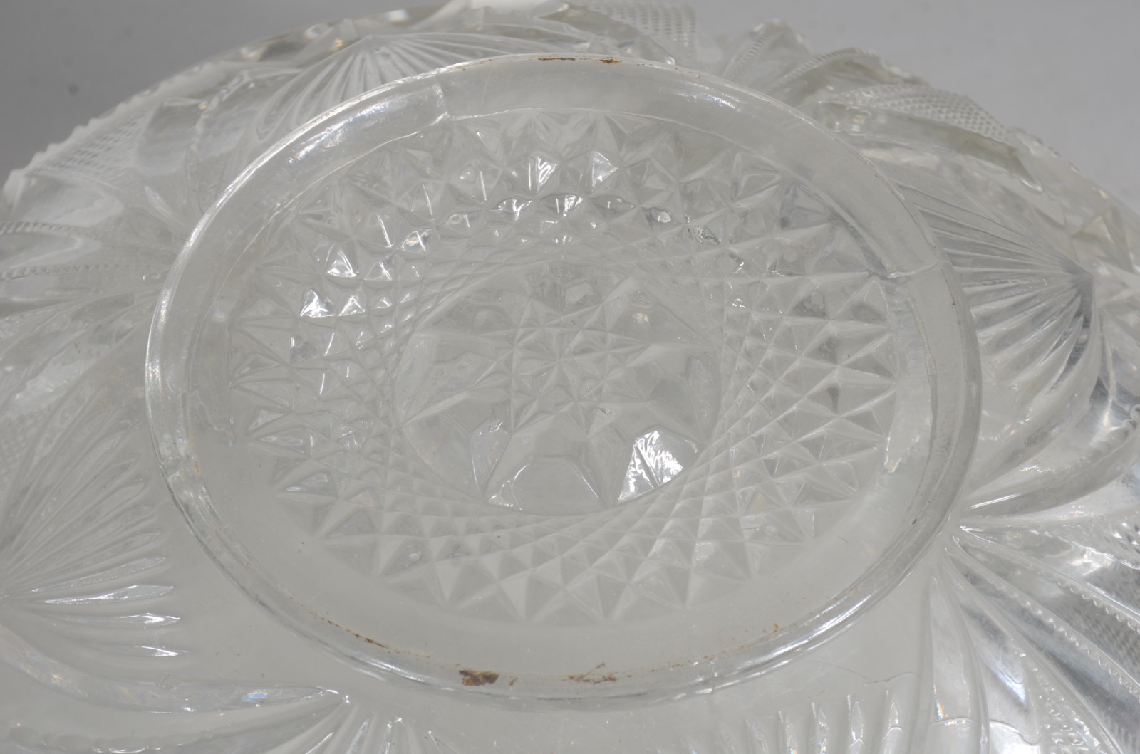 Poncheira de cristal lapidado, borda dentada com 10 canecas... - foto 9 de 10