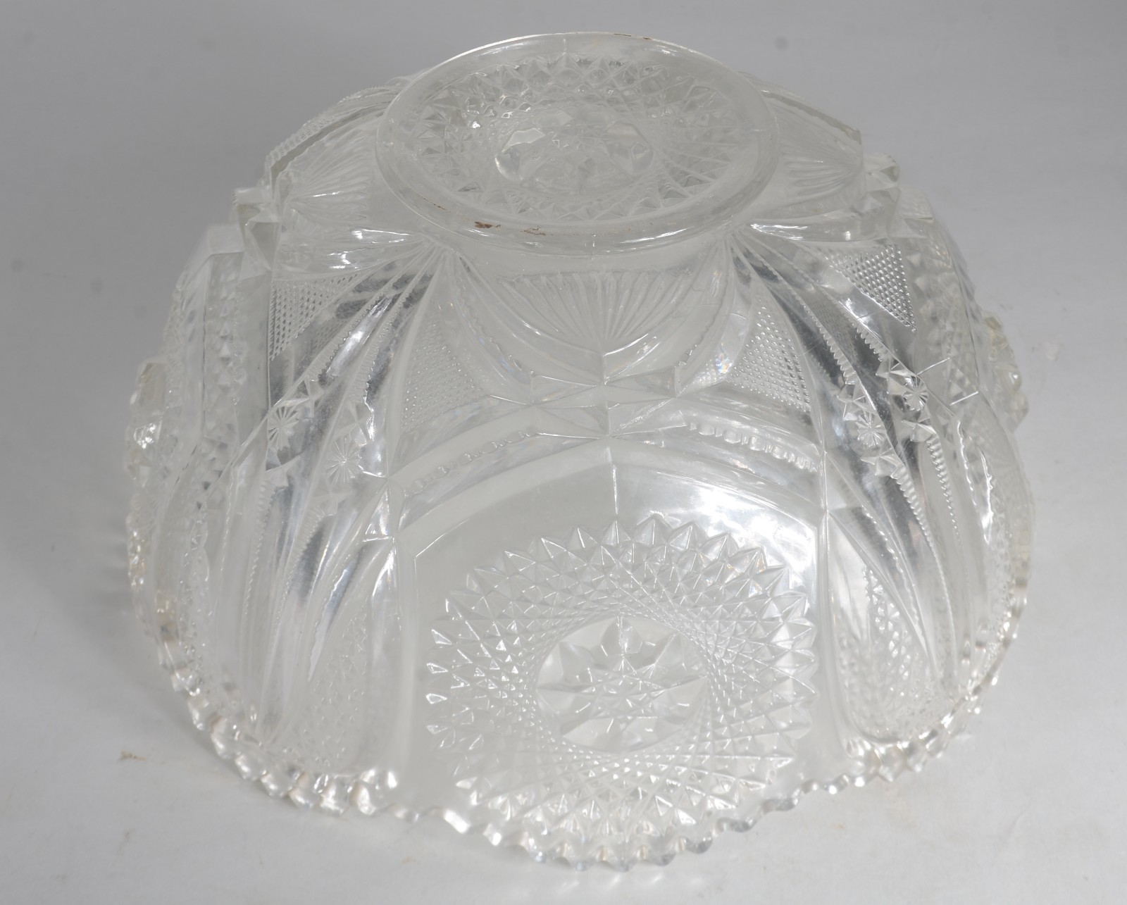 Poncheira de cristal lapidado, borda dentada com 10 canecas... - foto 10 de 10