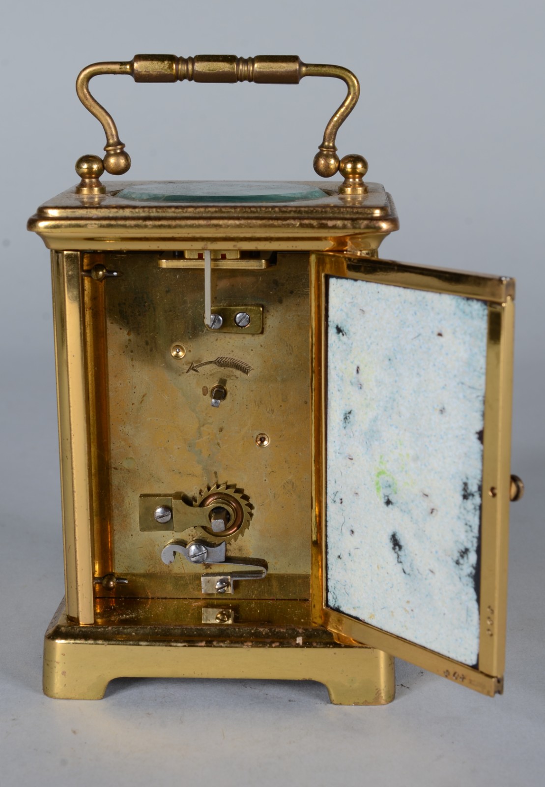 Pequeno relógio frances SFRA de mesa com caixa de bronze, placas de... - foto 6 de 10