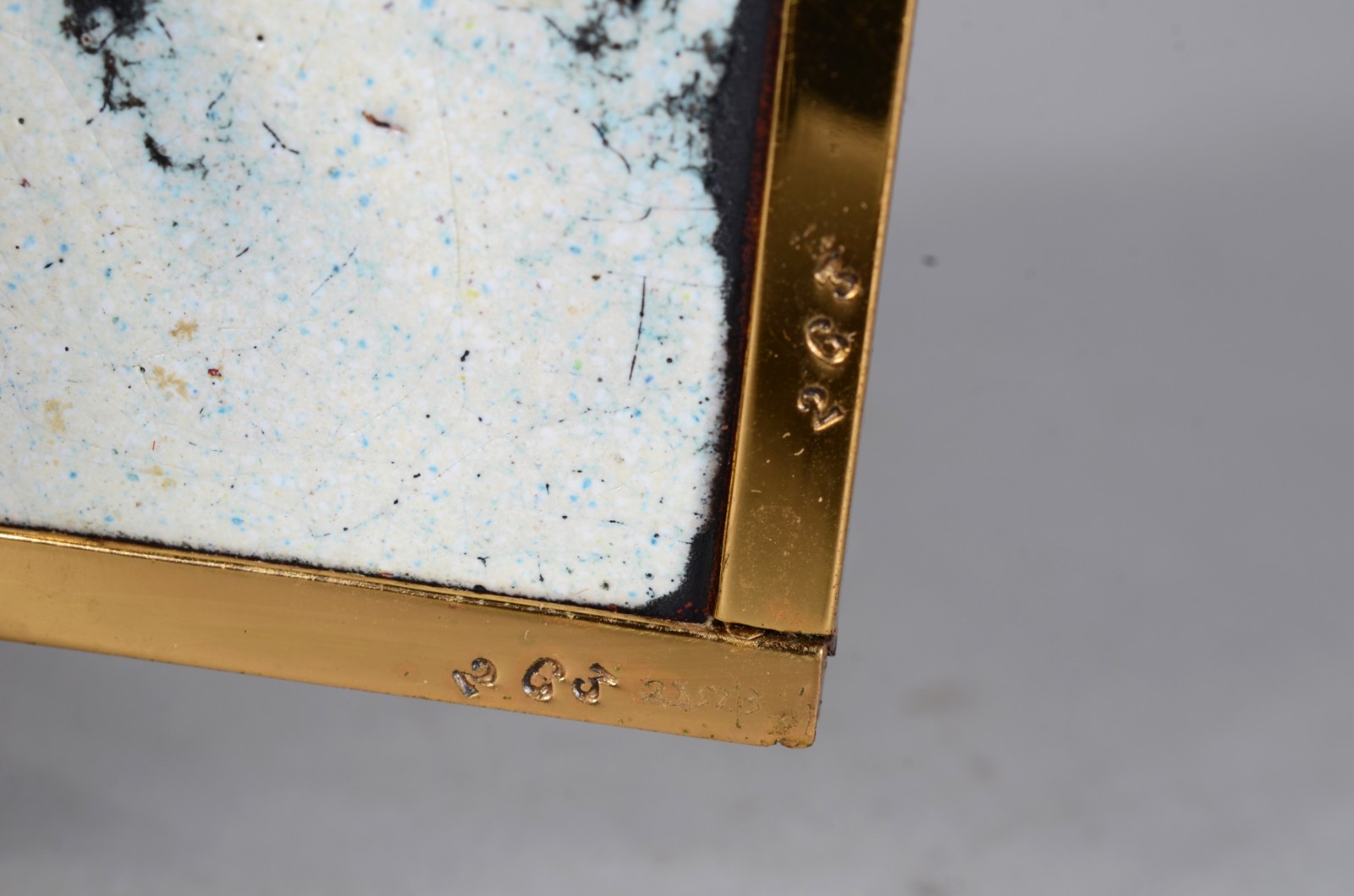 Pequeno relógio frances SFRA de mesa com caixa de bronze, placas de... - foto 8 de 10