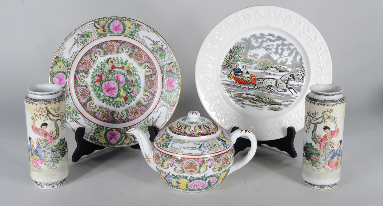 Diversas peças de porcelana oriental, sendo: par de vasos, bule... - foto 1 de 11