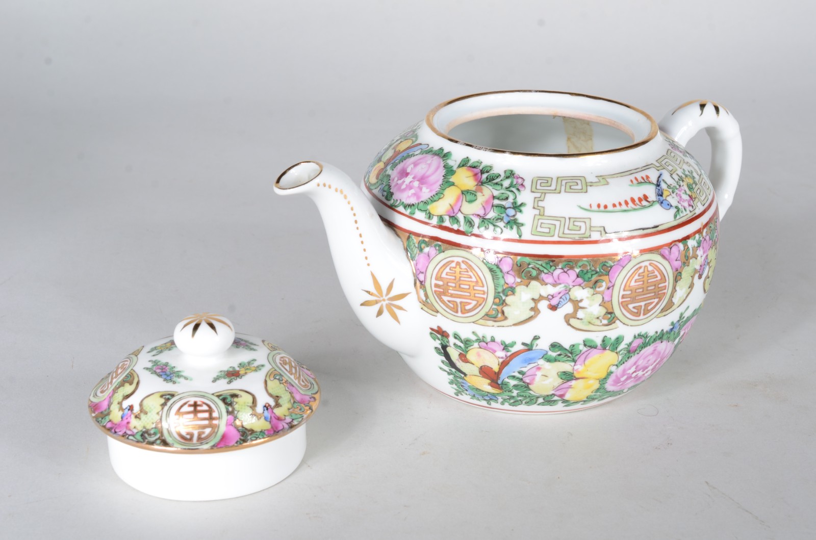 Diversas peças de porcelana oriental, sendo: par de vasos, bule... - foto 7 de 11
