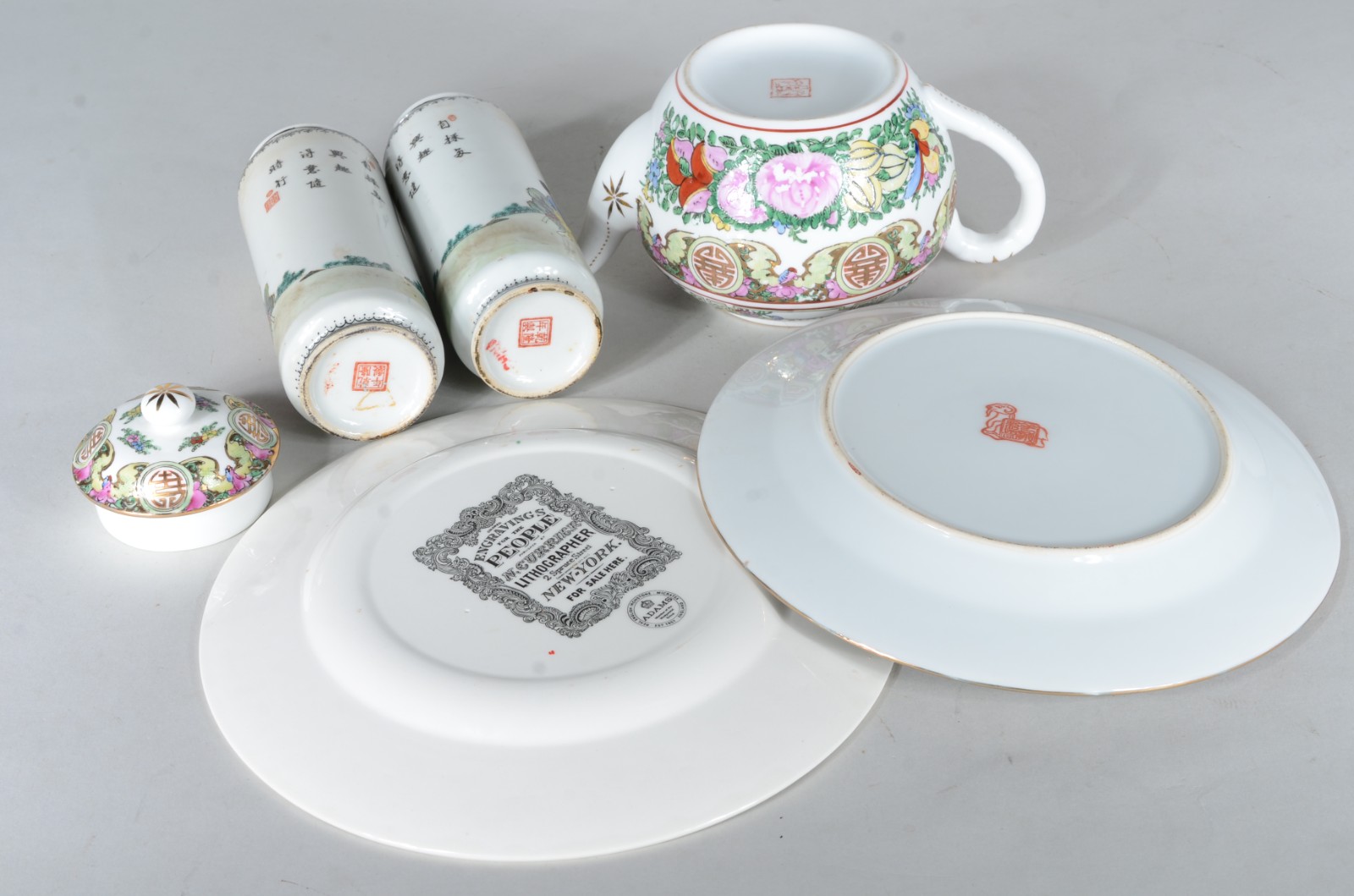 Diversas peças de porcelana oriental, sendo: par de vasos, bule... - foto 8 de 11