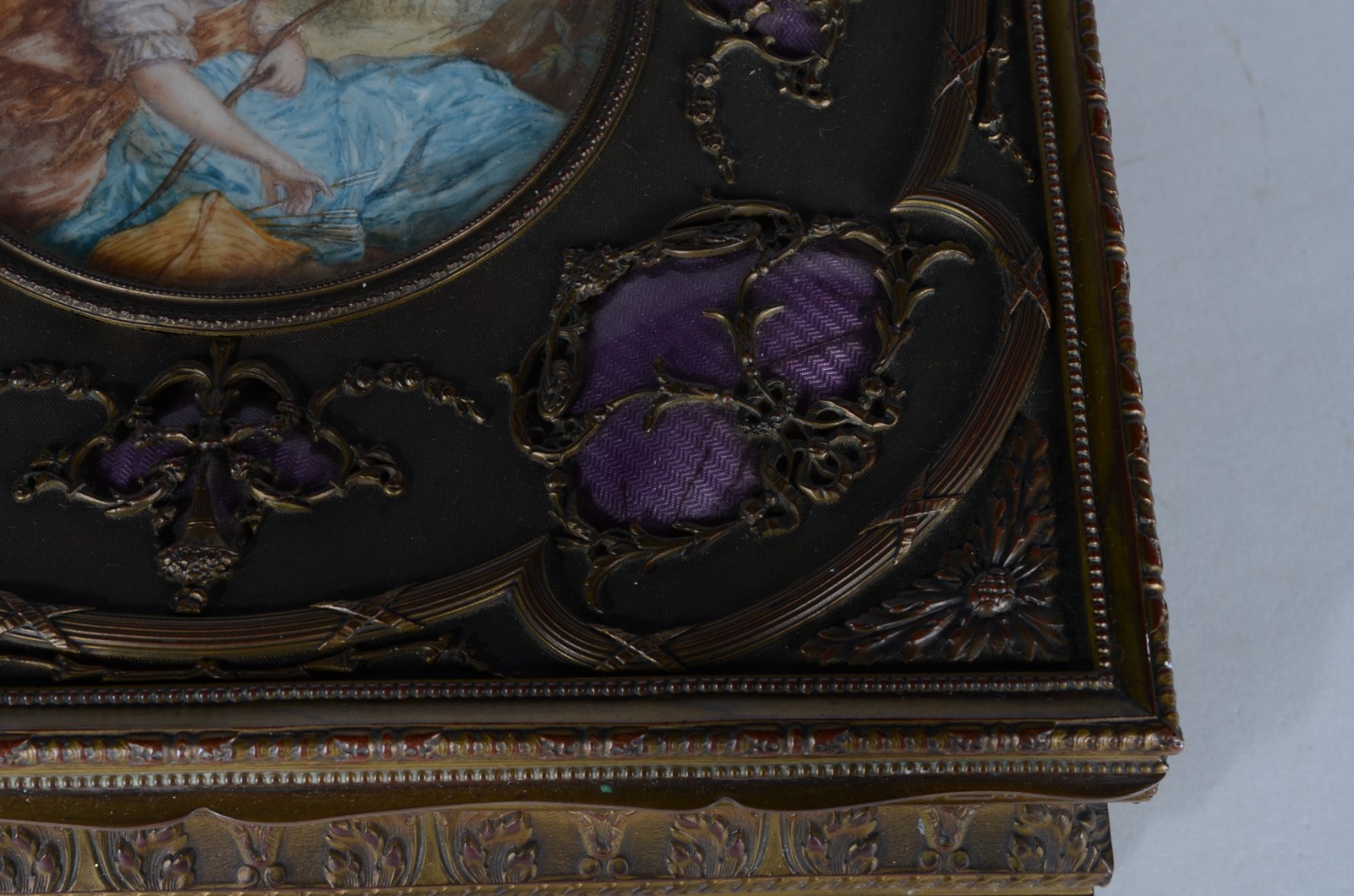 Caixa de jóias de bronze frances ricamente trabalhado com guirlandas... - foto 5 de 7