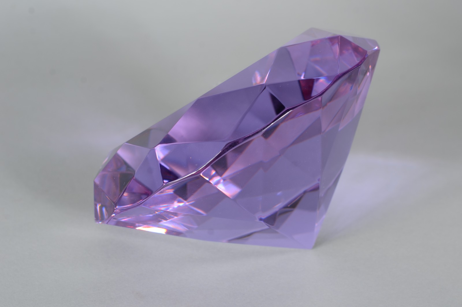 Enfeite de cristal na forma de "diamante lilás", no estojo. - foto 4 de 7
