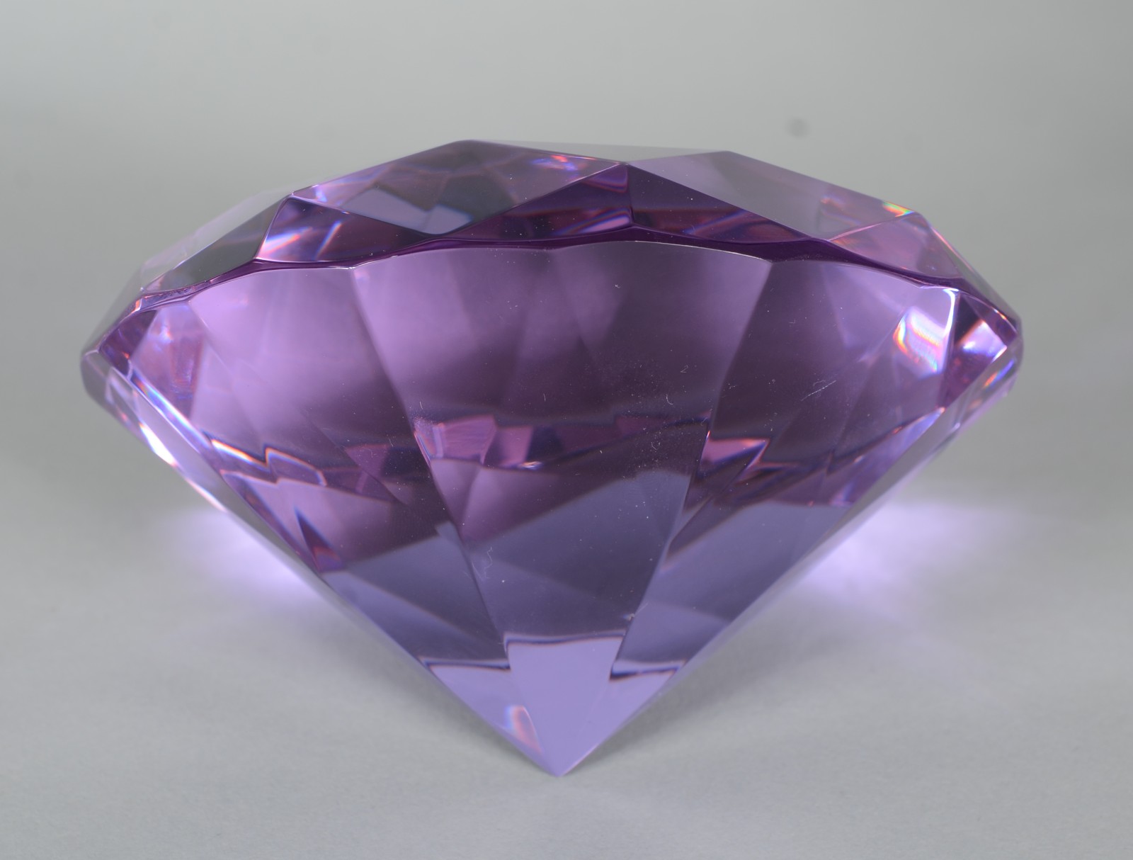Enfeite de cristal na forma de "diamante lilás", no estojo. - foto 5 de 7