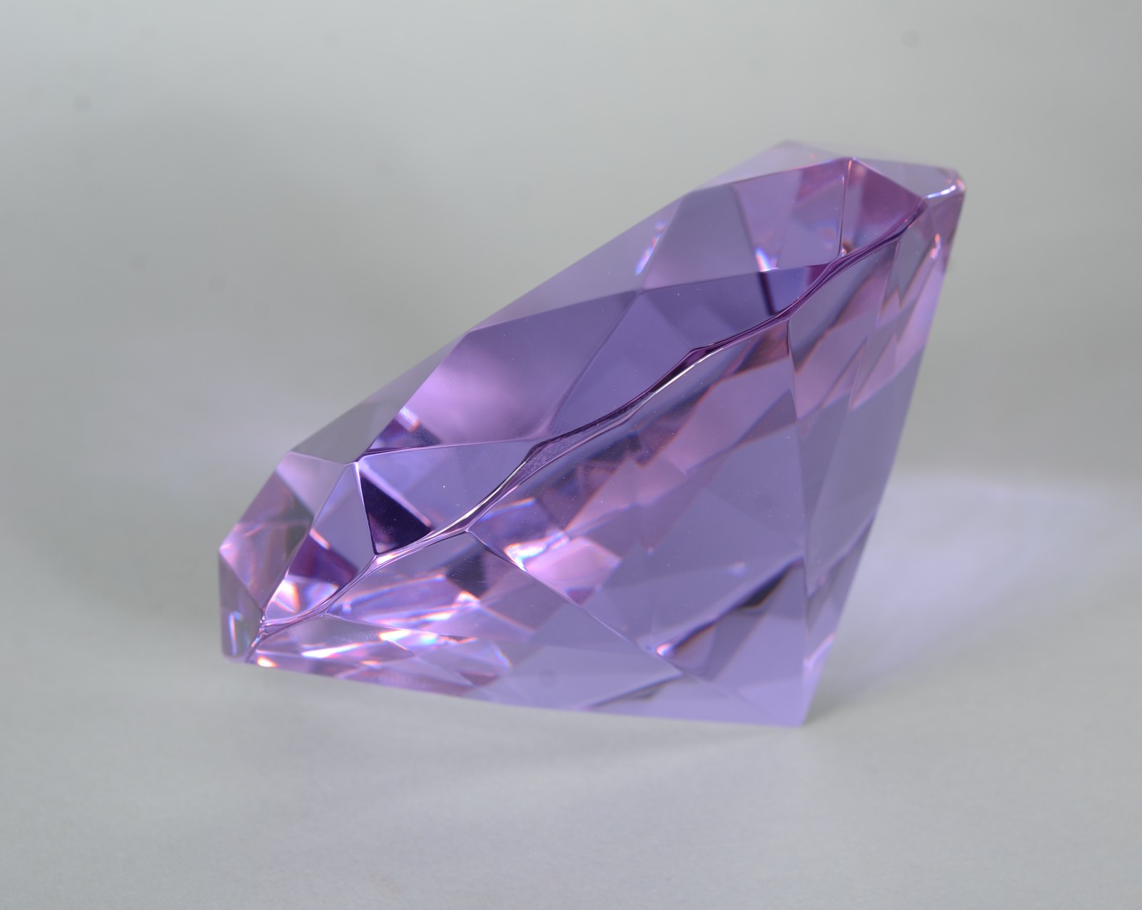 Enfeite de cristal na forma de "diamante lilás", no estojo. - foto 6 de 7