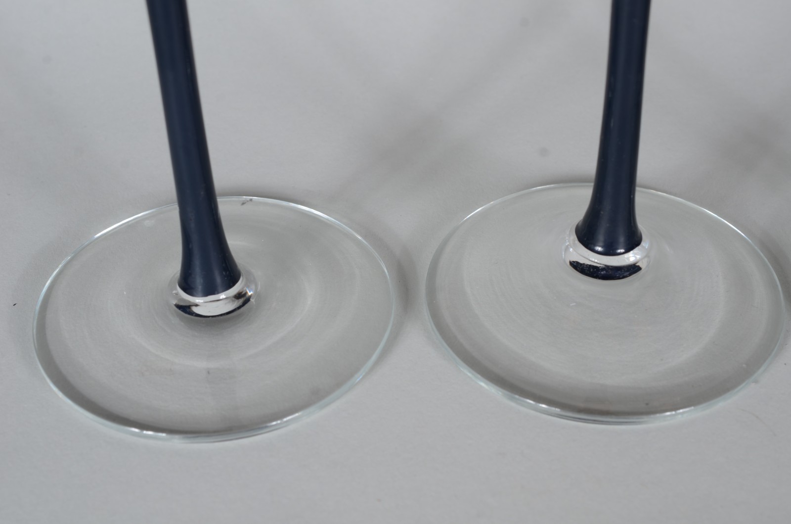 Seis flutes para champagne pintadas á mão, assinadas. - foto 3 de 5