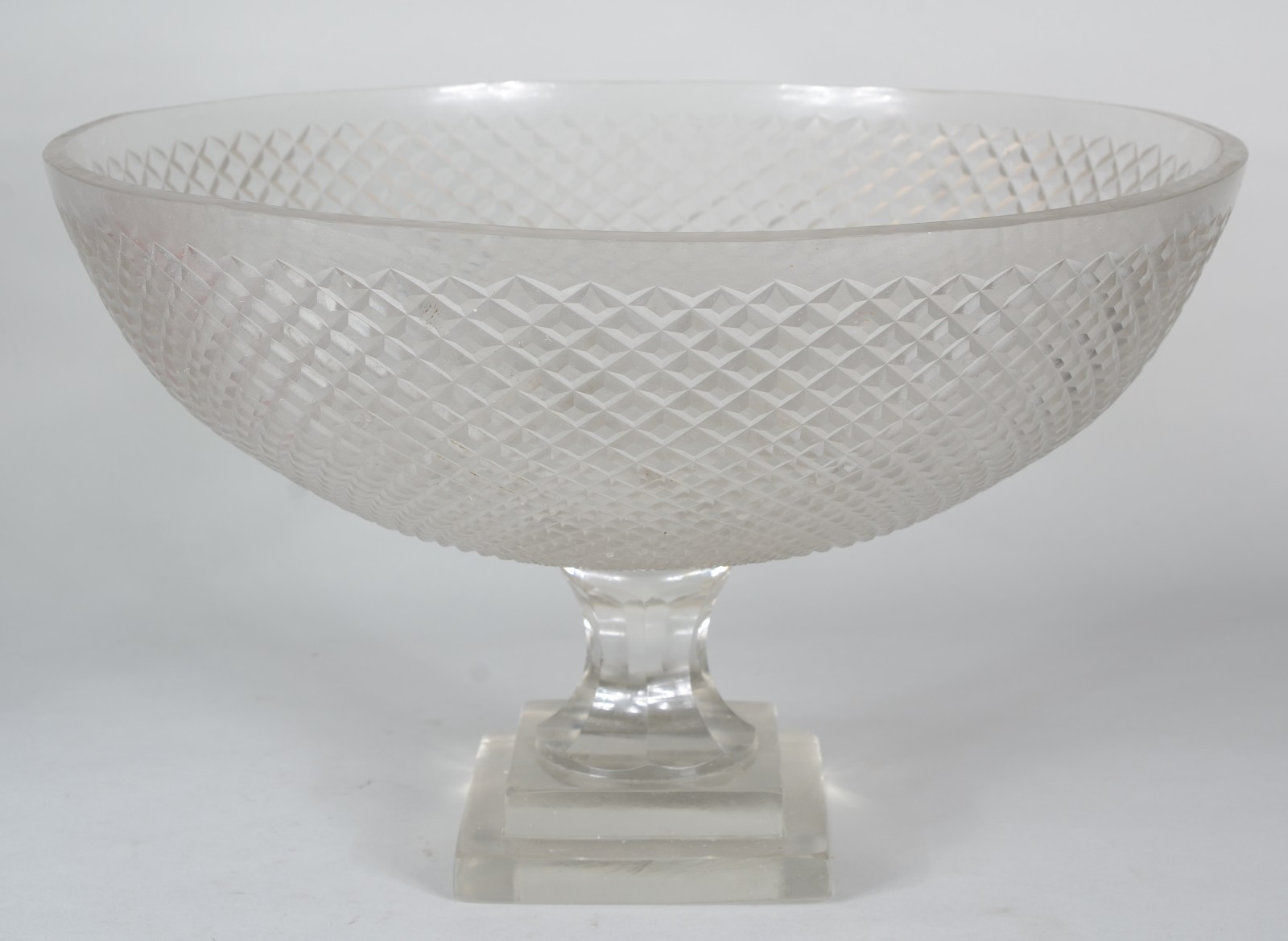 Fruteira/centro de mesa de cristal, lapidação "bico de jaca". - foto 1 de 7