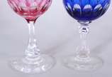 Baccarat (1764),  - Belíssimo serviço de cristal francês doublé lapidado, nas cores rosa, azul e verde, composto de: 11 taças para água; 16 para vinho do Porto (7 deles c