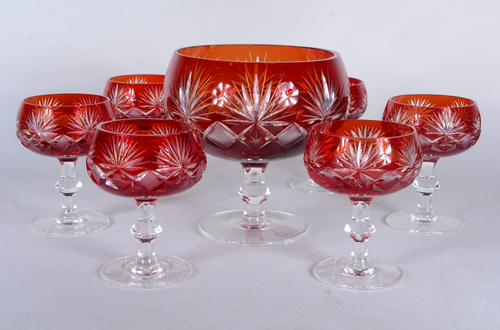 Fruteira e 6 taças de cristal lapidado doublé rubi. - foto 1 de 6