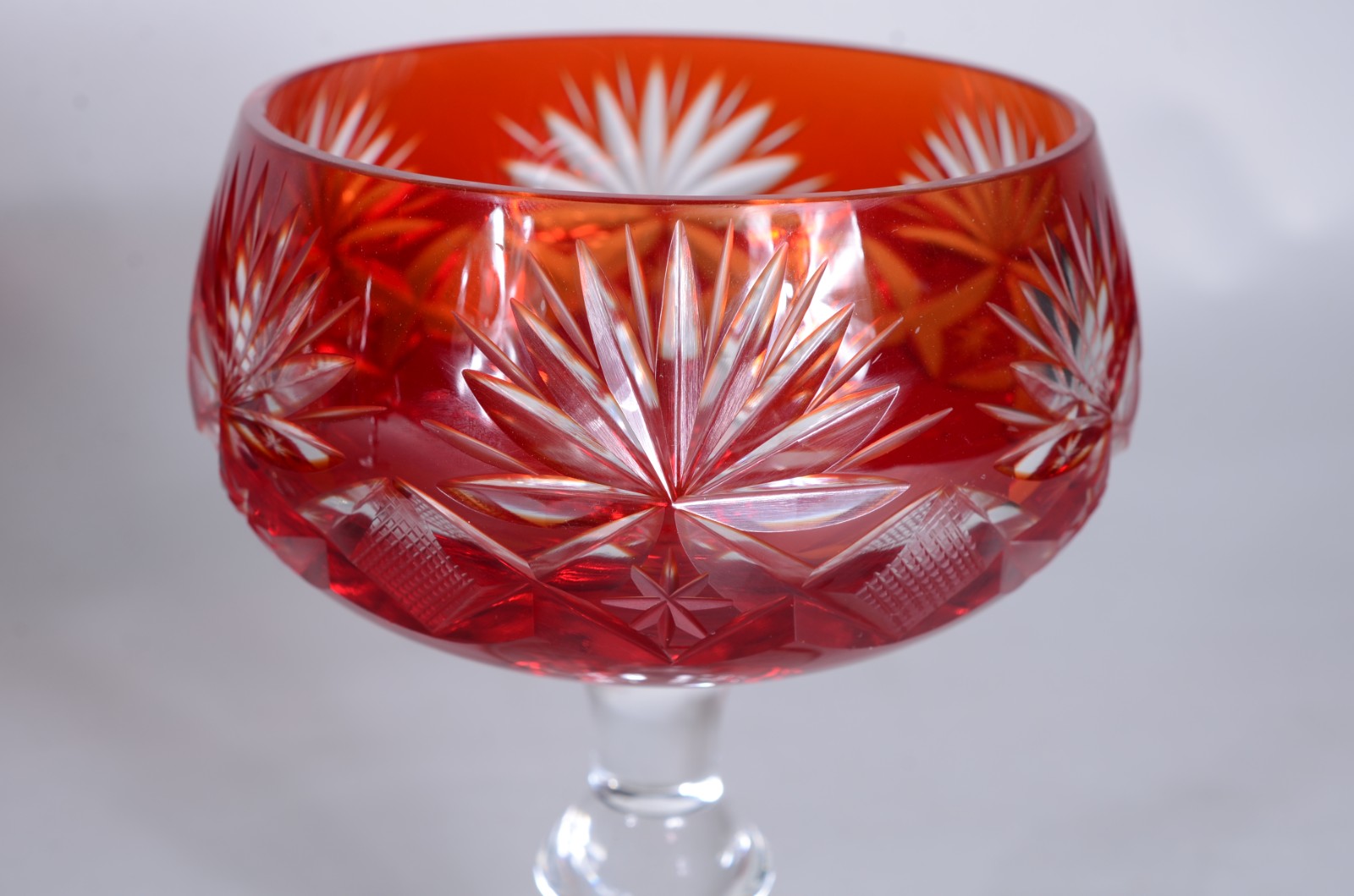 Fruteira e 6 taças de cristal lapidado doublé rubi. - foto 3 de 6