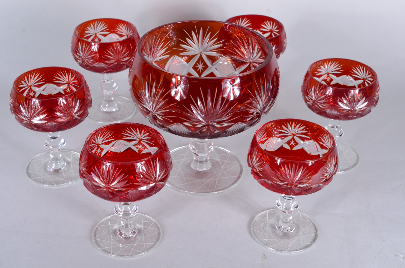 Fruteira e 6 taças de cristal lapidado doublé rubi. - foto 2 de 6