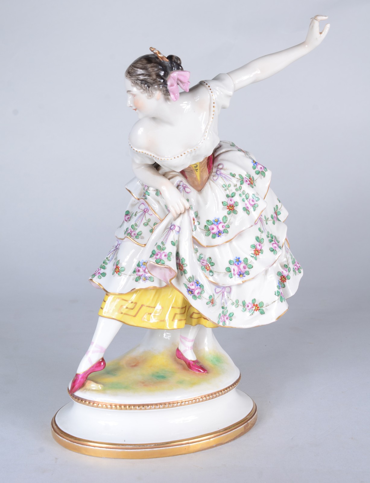 Estatueta de porcelana europeia em policromia, representando... - foto 4 de 9