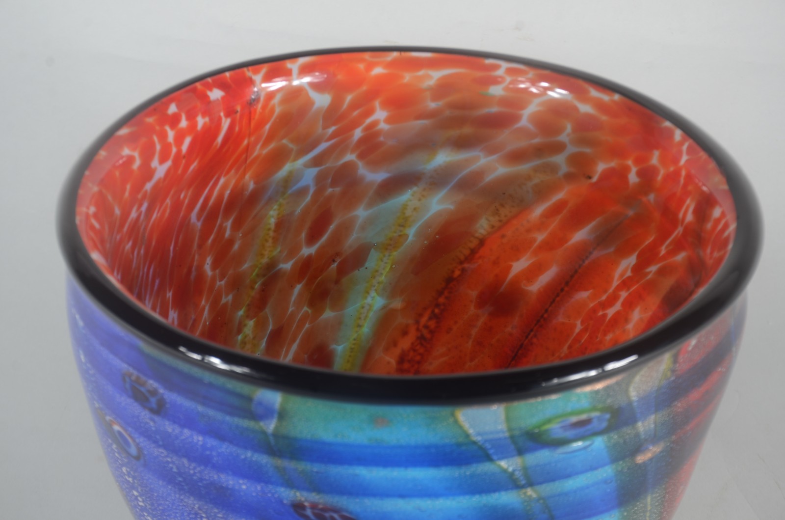Cachepot de Murano policromado com pó de ouro, interior em mesclas... - foto 4 de 5