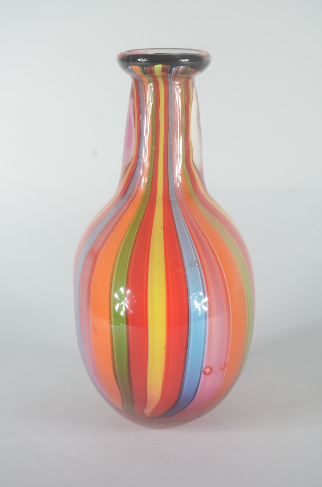 Vaso de murano com listras coloridas. - foto 4 de 6