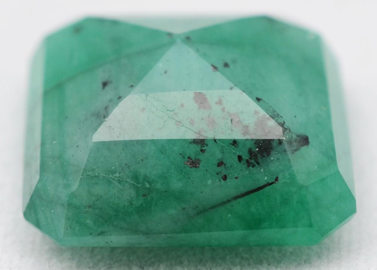Esmeralda lapidação quadrada, com 14,0 carats, boa cristalização... - foto 2 de 3