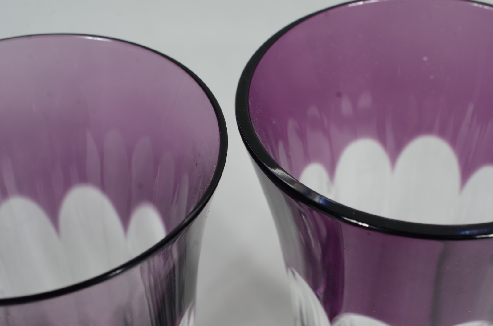 Par de vasos de cristal facetado lilás. - foto 4 de 4