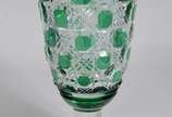 Baccarat (1764),  - Vaso de cristal frances lapidação tijolinho, doublé verde, estrela de 24 pontas na base.