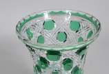 Baccarat (1764),  - Vaso de cristal frances lapidação tijolinho, doublé verde, estrela de 24 pontas na base.