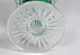 Baccarat (1764),  - Vaso de cristal frances lapidação tijolinho, doublé verde, estrela de 24 pontas na base.