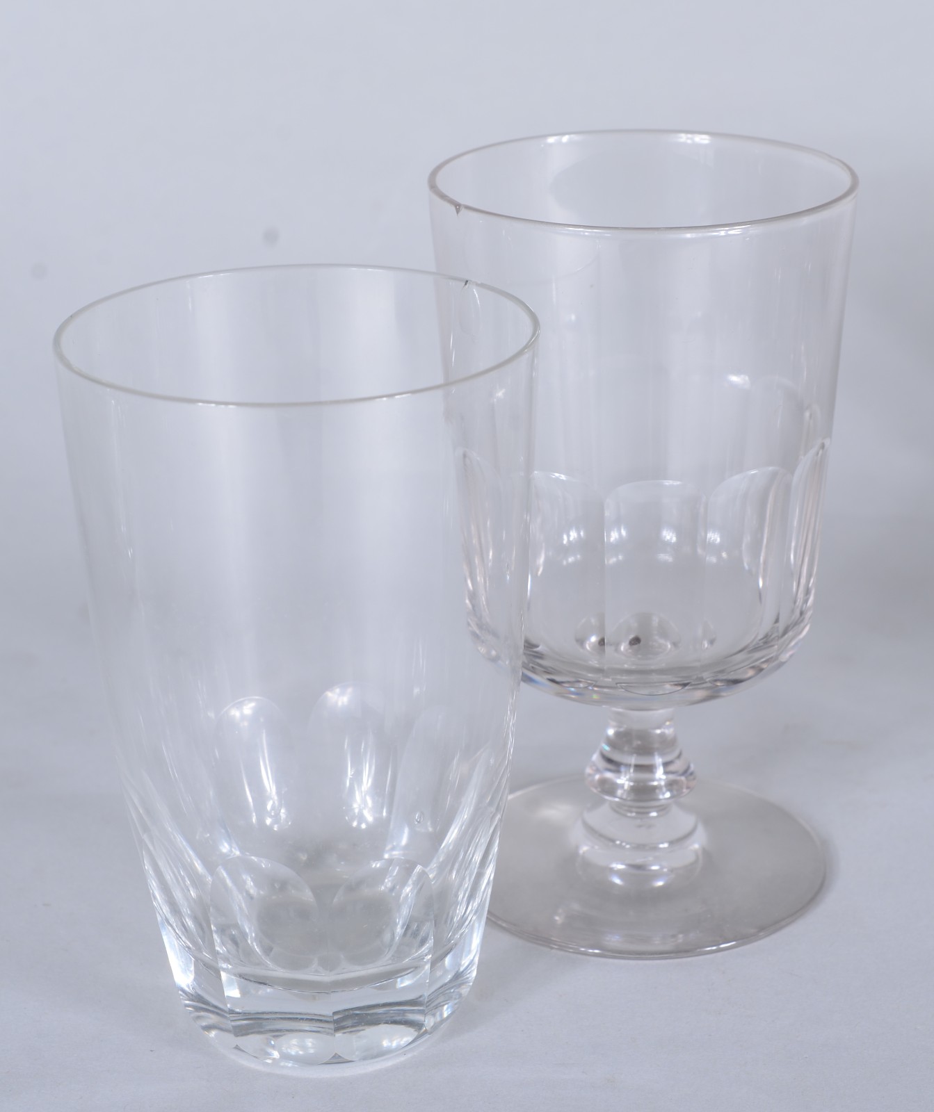 Serviço de cristal facetado, composto por: 18 copos longos; 9 para... - foto 3 de 10