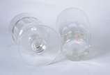 Serviço de cristal facetado, composto por: 18 c... - Serviço de cristal facetado, composto por: 18 copos longos; 9 para água; 6 para vinho tinto, com pé alto; 6 para vinho branco e 4 para licor. To...