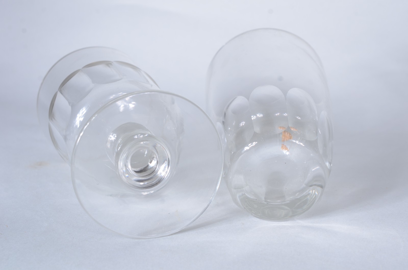 Serviço de cristal facetado, composto por: 18 copos longos; 9 para... - foto 7 de 10