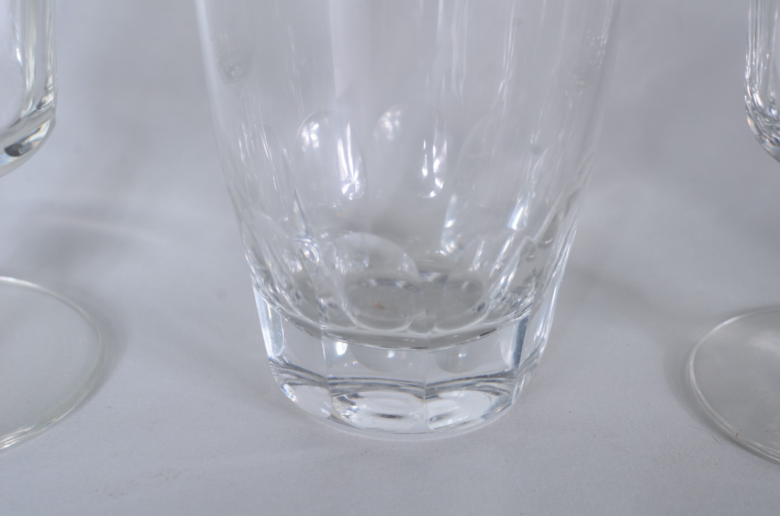 Serviço de cristal facetado, composto por: 18 copos longos; 9 para... - foto 8 de 10