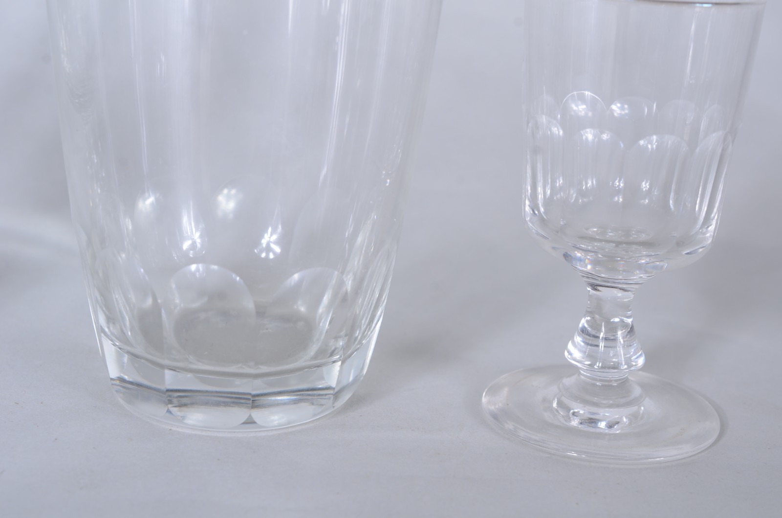 Serviço de cristal facetado, composto por: 18 copos longos; 9 para... - foto 9 de 10