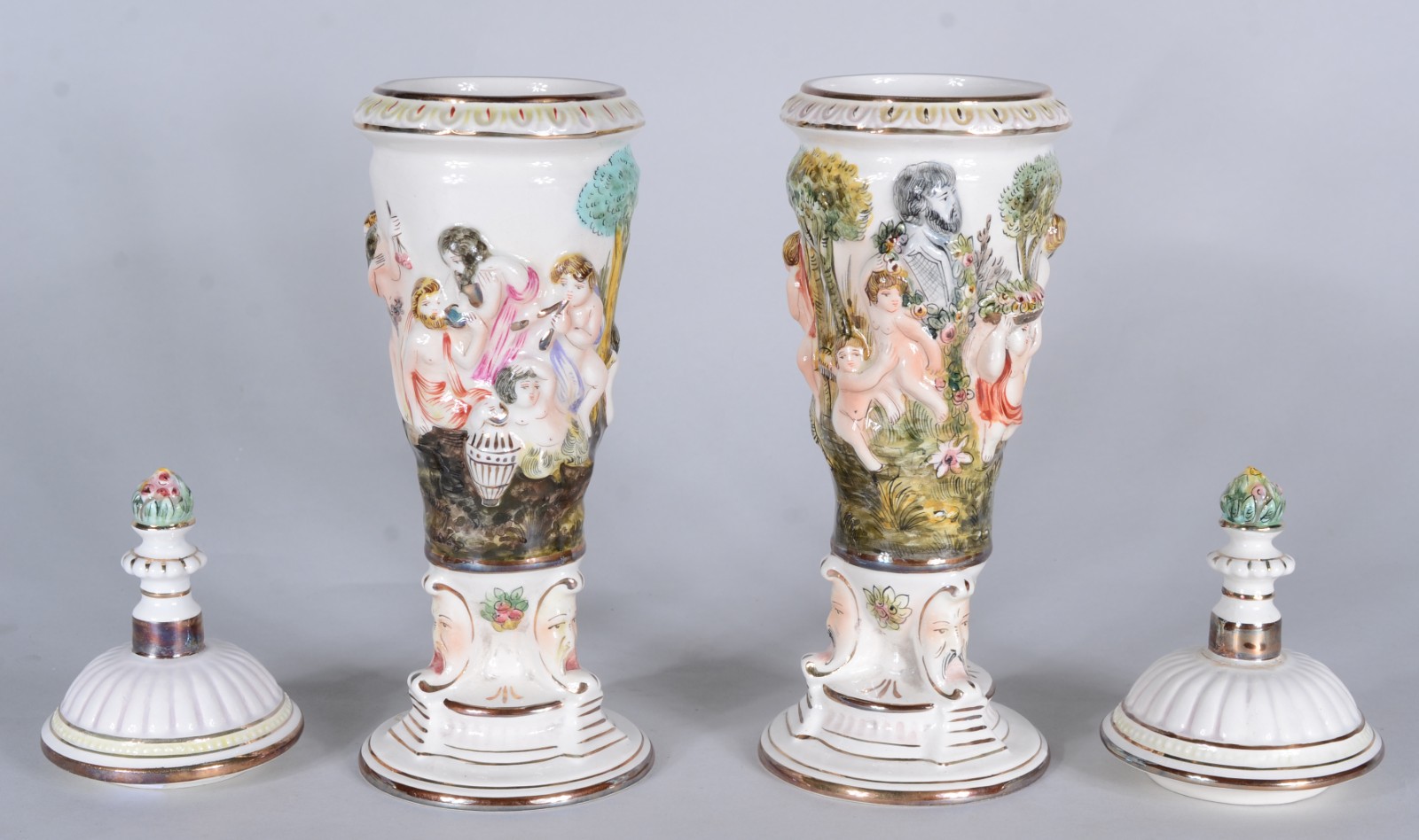Conjunto com 3 peças de faiança italiana Capodimonte, sendo medalhão... - foto 3 de 11