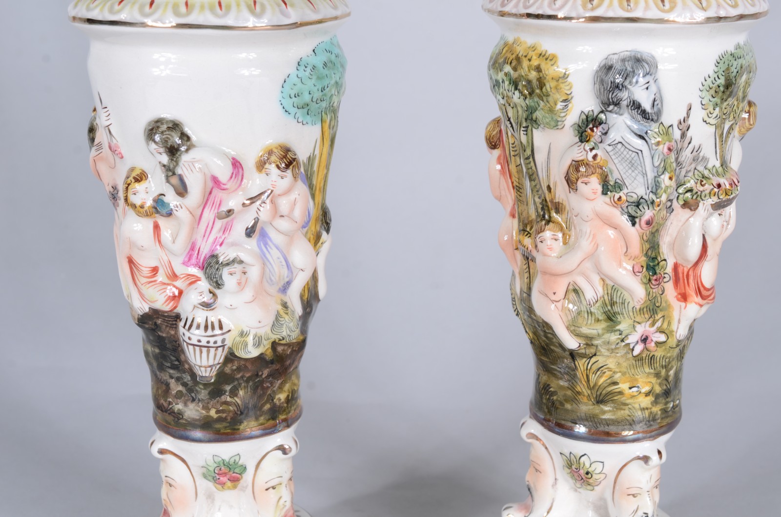 Conjunto com 3 peças de faiança italiana Capodimonte, sendo medalhão... - foto 5 de 11