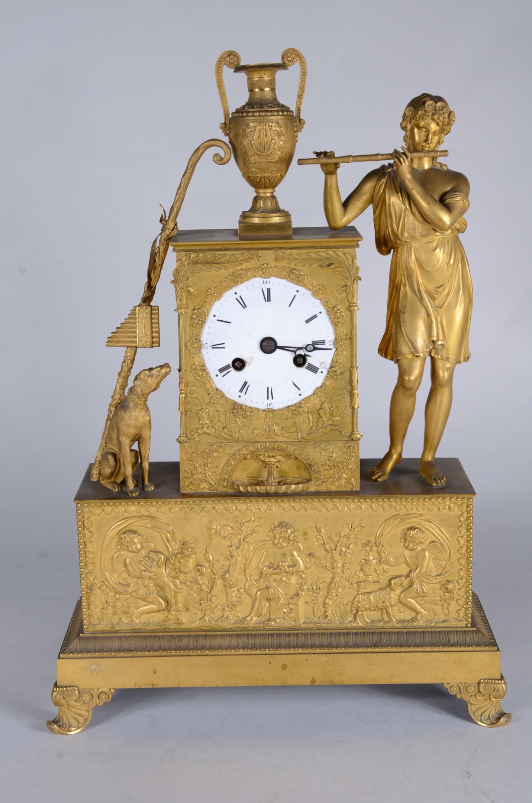 Relógio de mesa de bronze frances decorado com figura feminina com... - foto 1 de 11