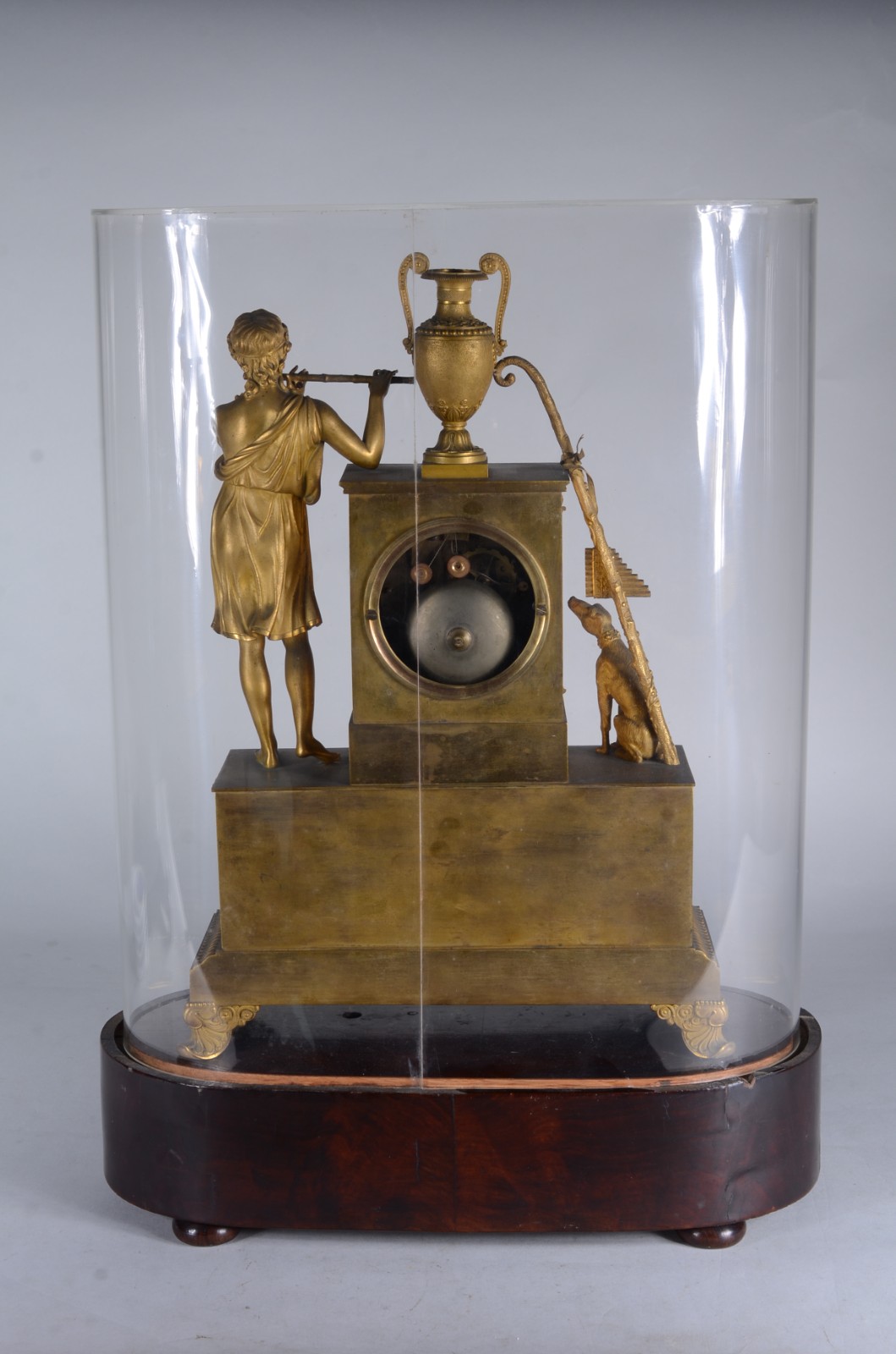 Relógio de mesa de bronze frances decorado com figura feminina com... - foto 4 de 11
