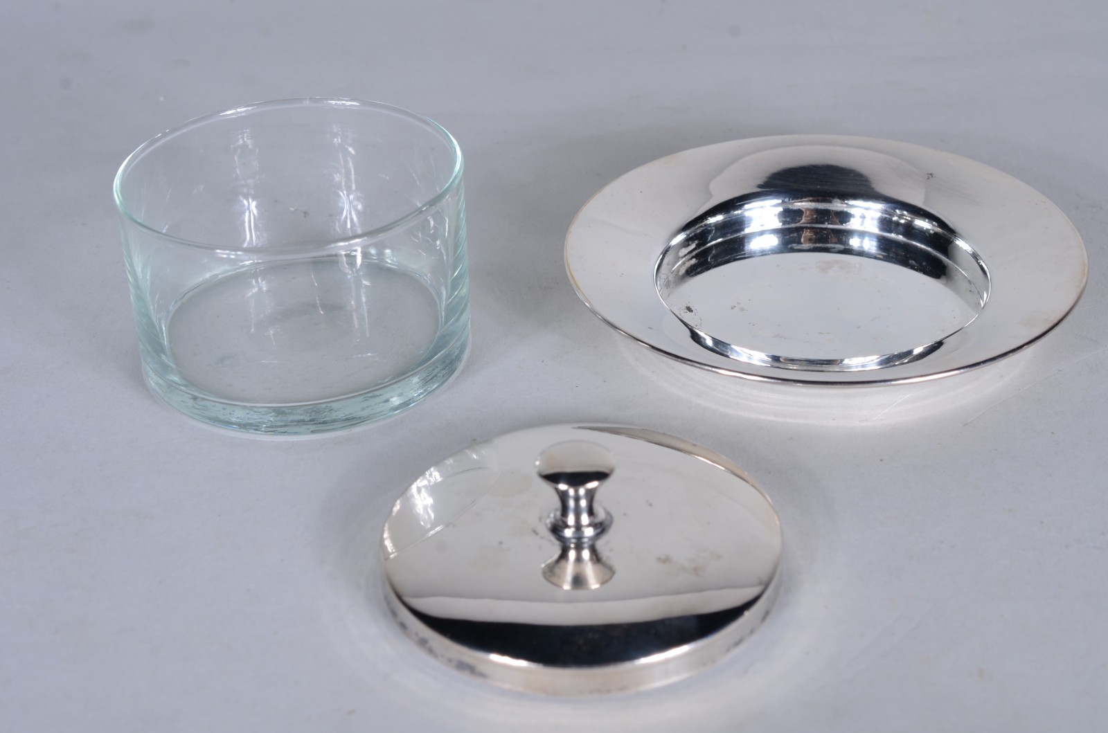 Conjunto com 8 peças de metal prateado, sendo: jarra para água; bule... - foto 3 de 11