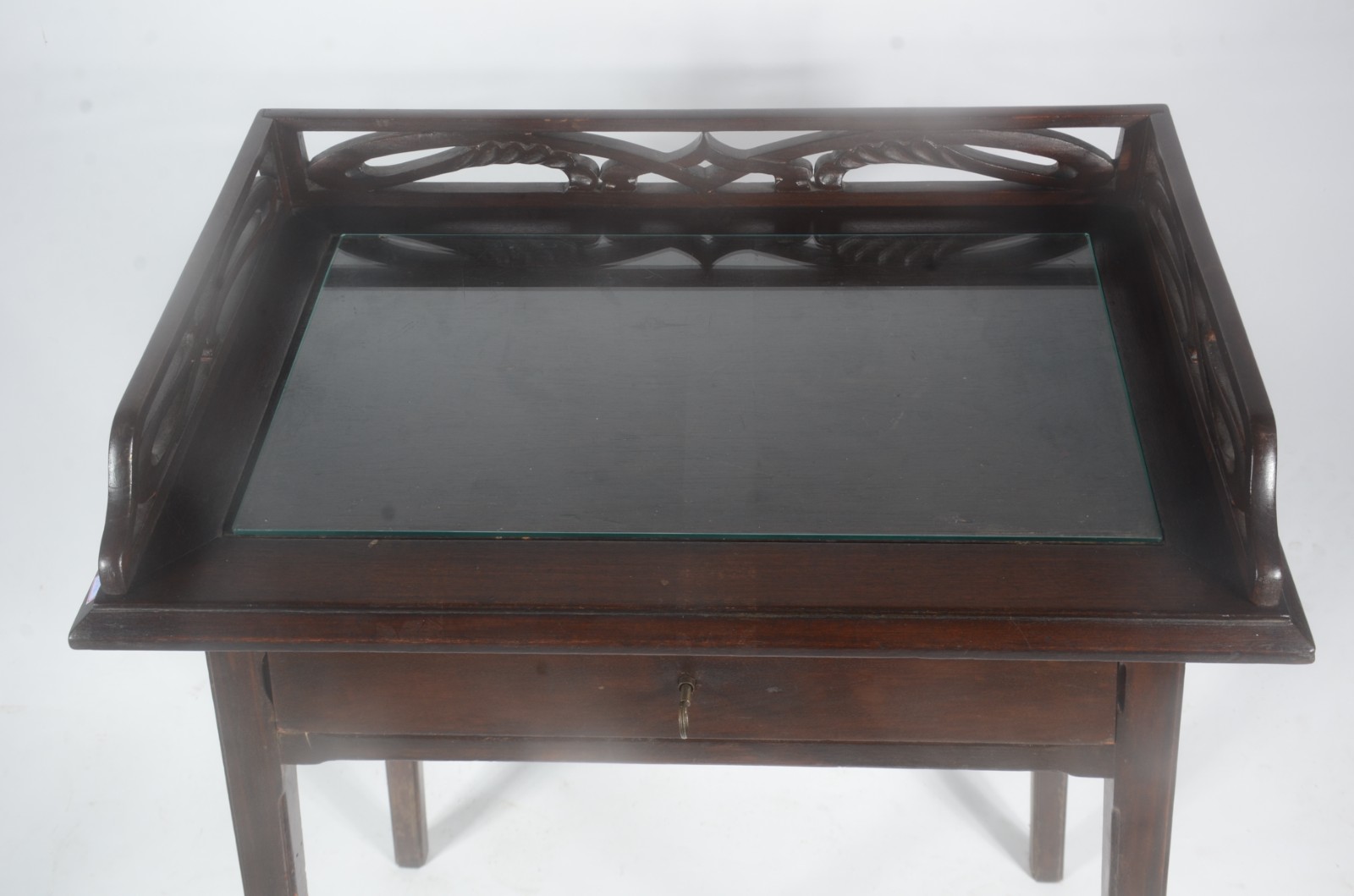 Mesa escrivaninha de madeira nobre, tampo com vidro. Acompanha... - foto 4 de 11