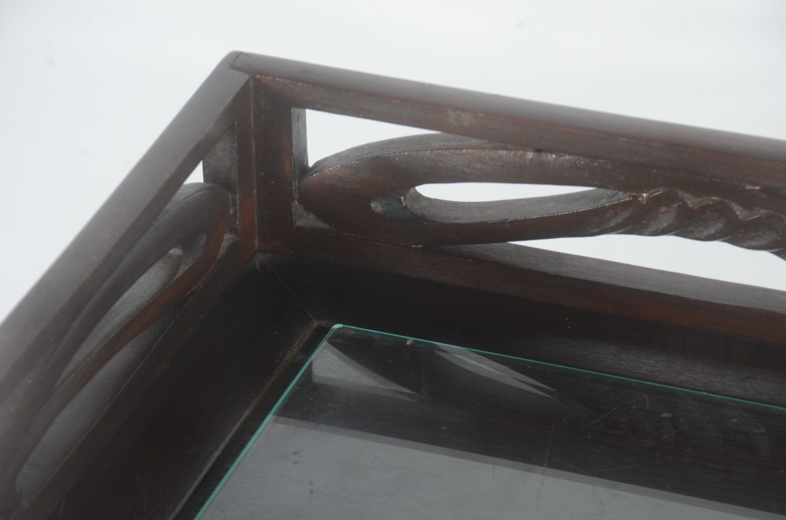 Mesa escrivaninha de madeira nobre, tampo com vidro. Acompanha... - foto 10 de 11